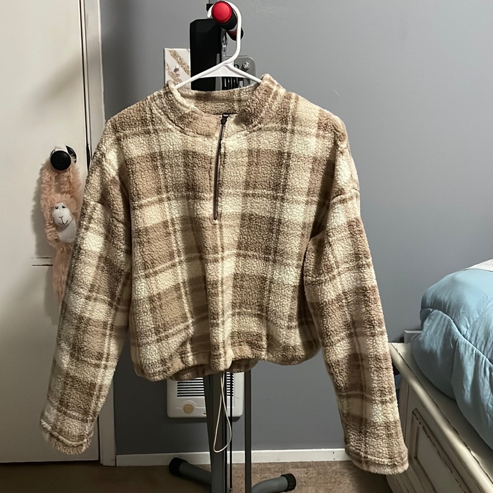 Cropped fluffy flannel half zip, Size M
